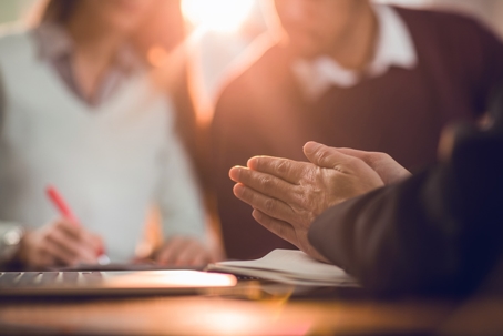 lawyer mediating between couple